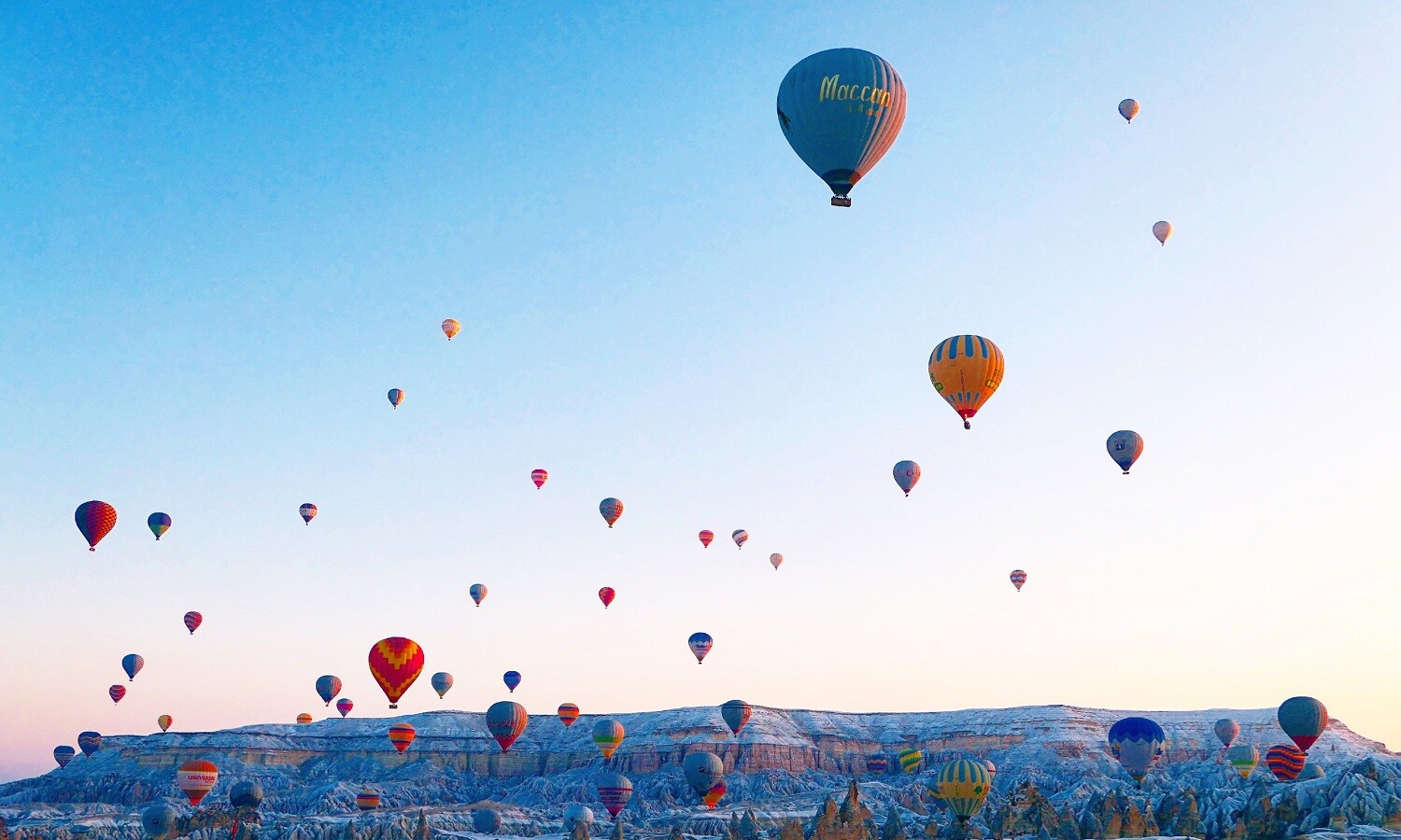 ballons and cloud in the sky