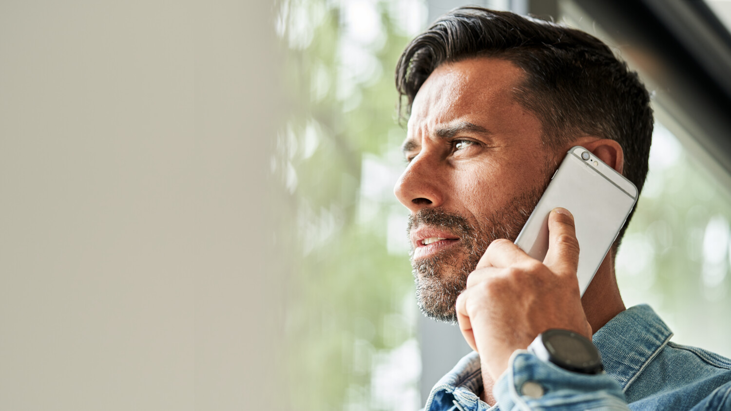 Man using voice over LTE
