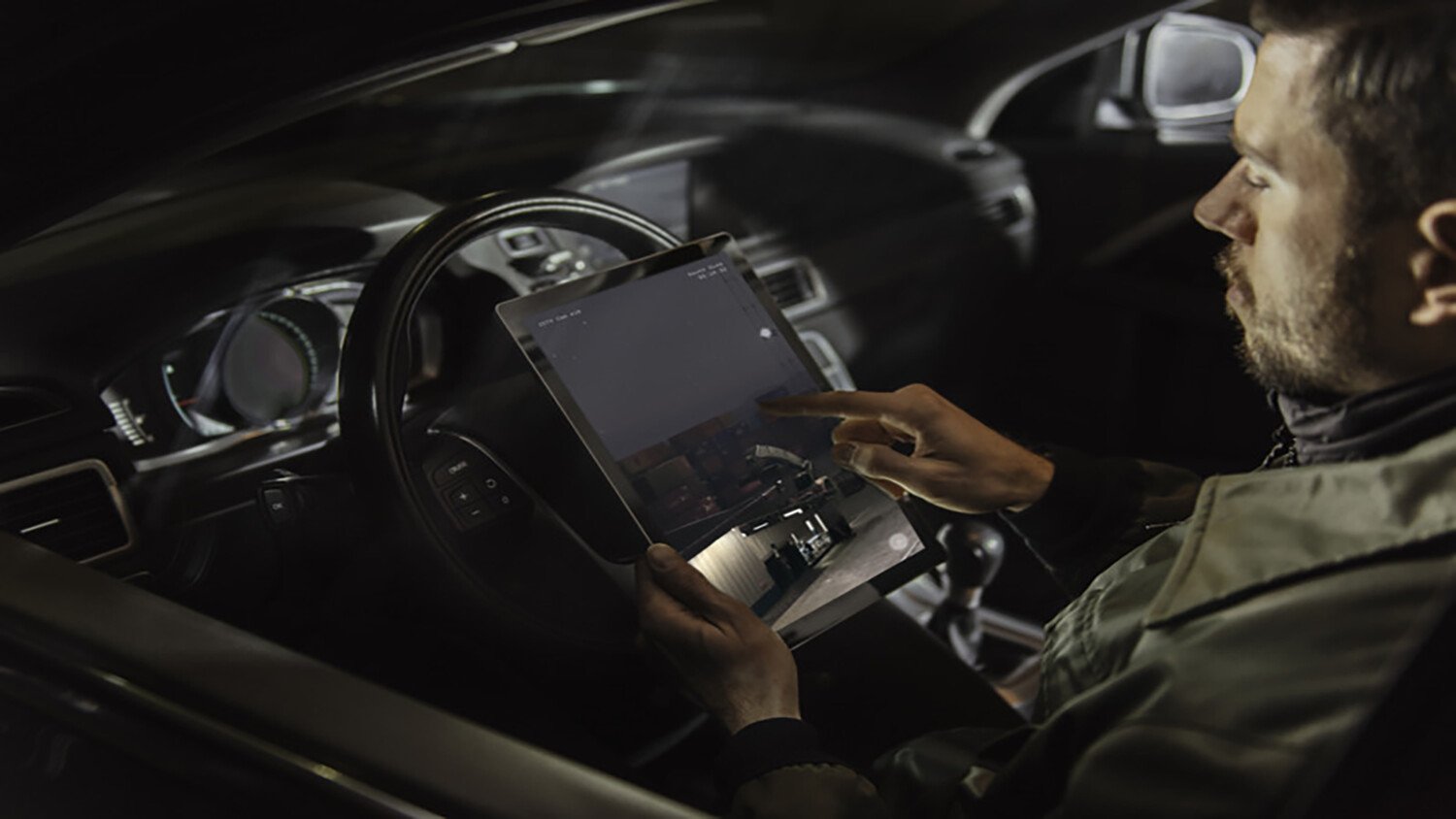 Man looking at virtualization of network functions on tablet