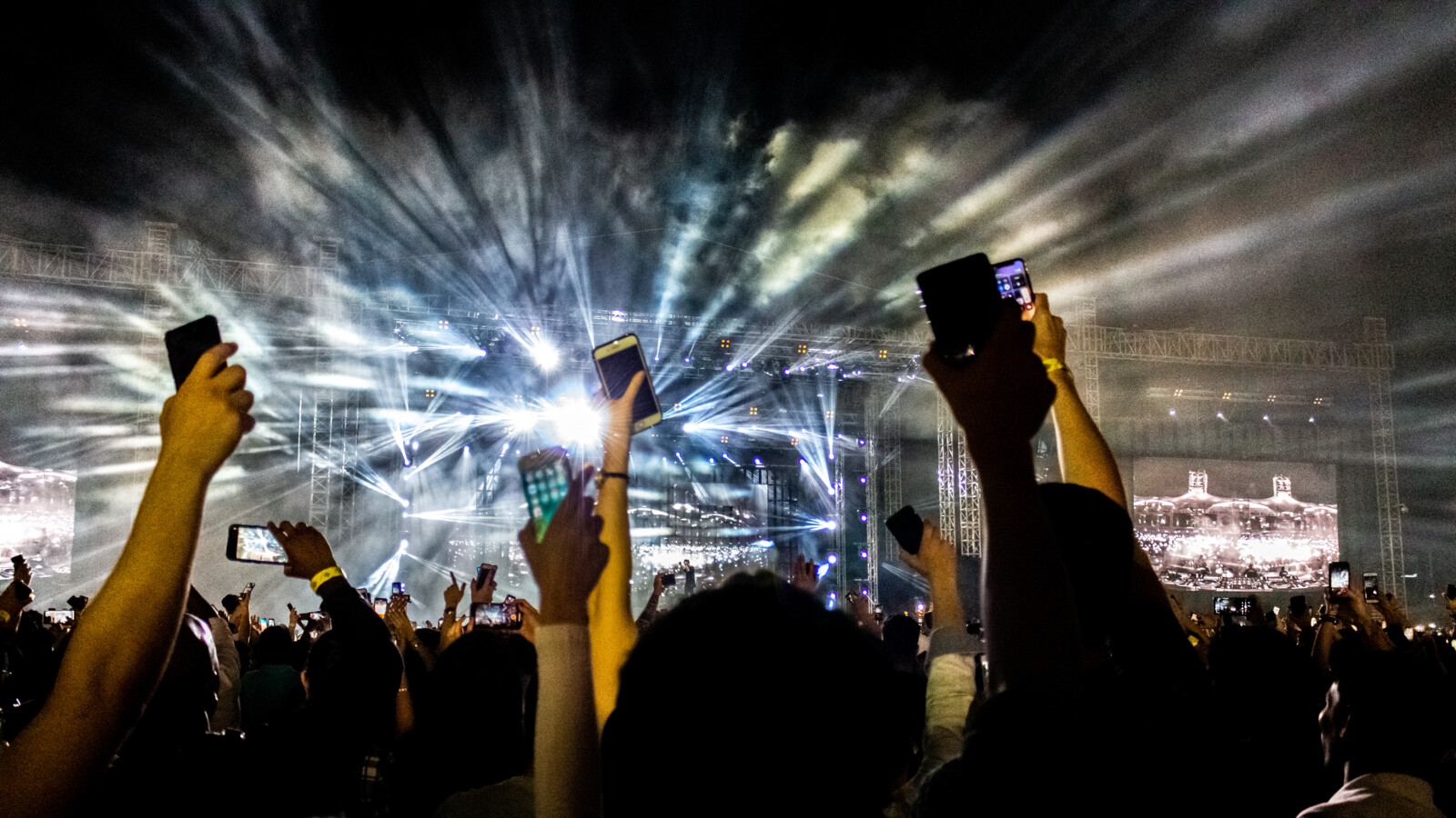 High-load handling during emergency situations in large scale events