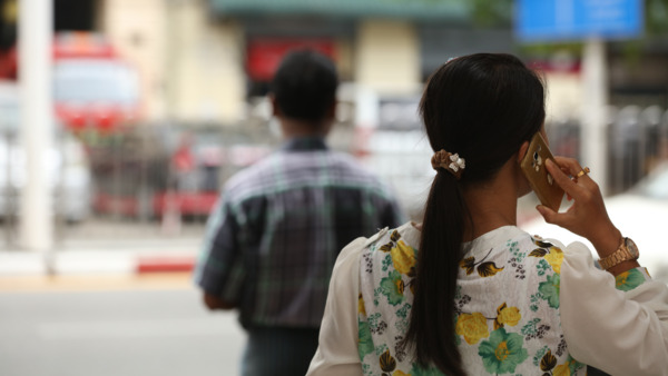 woman with smart phone