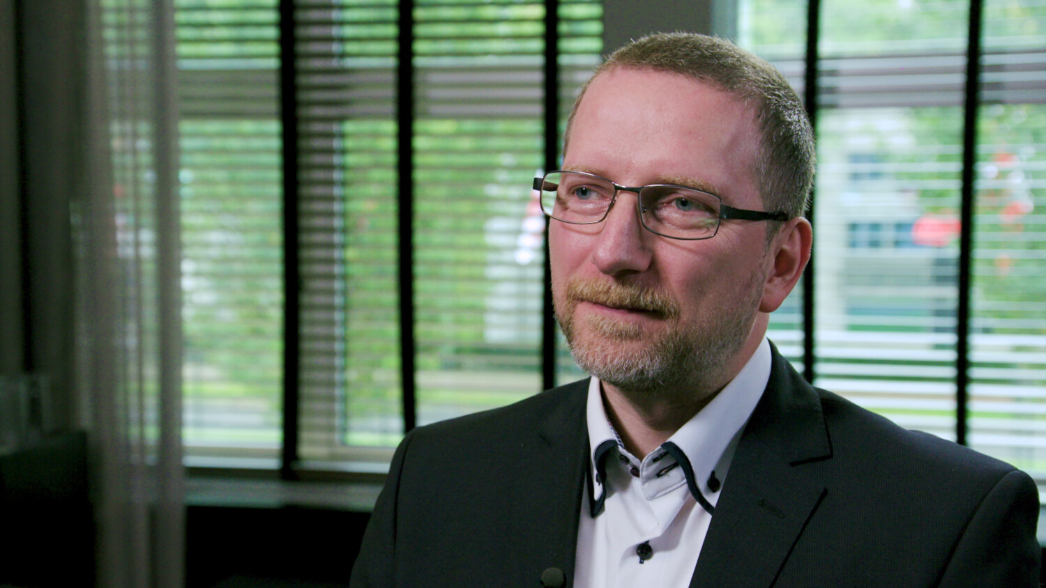 Ferenc Kubinszki talking about cloud native NFVI