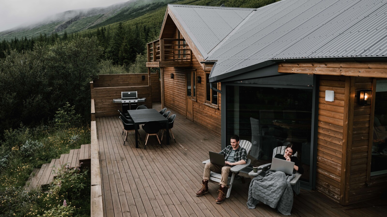 FWA 手冊 2021 年封面圖片壁掛式 CPE