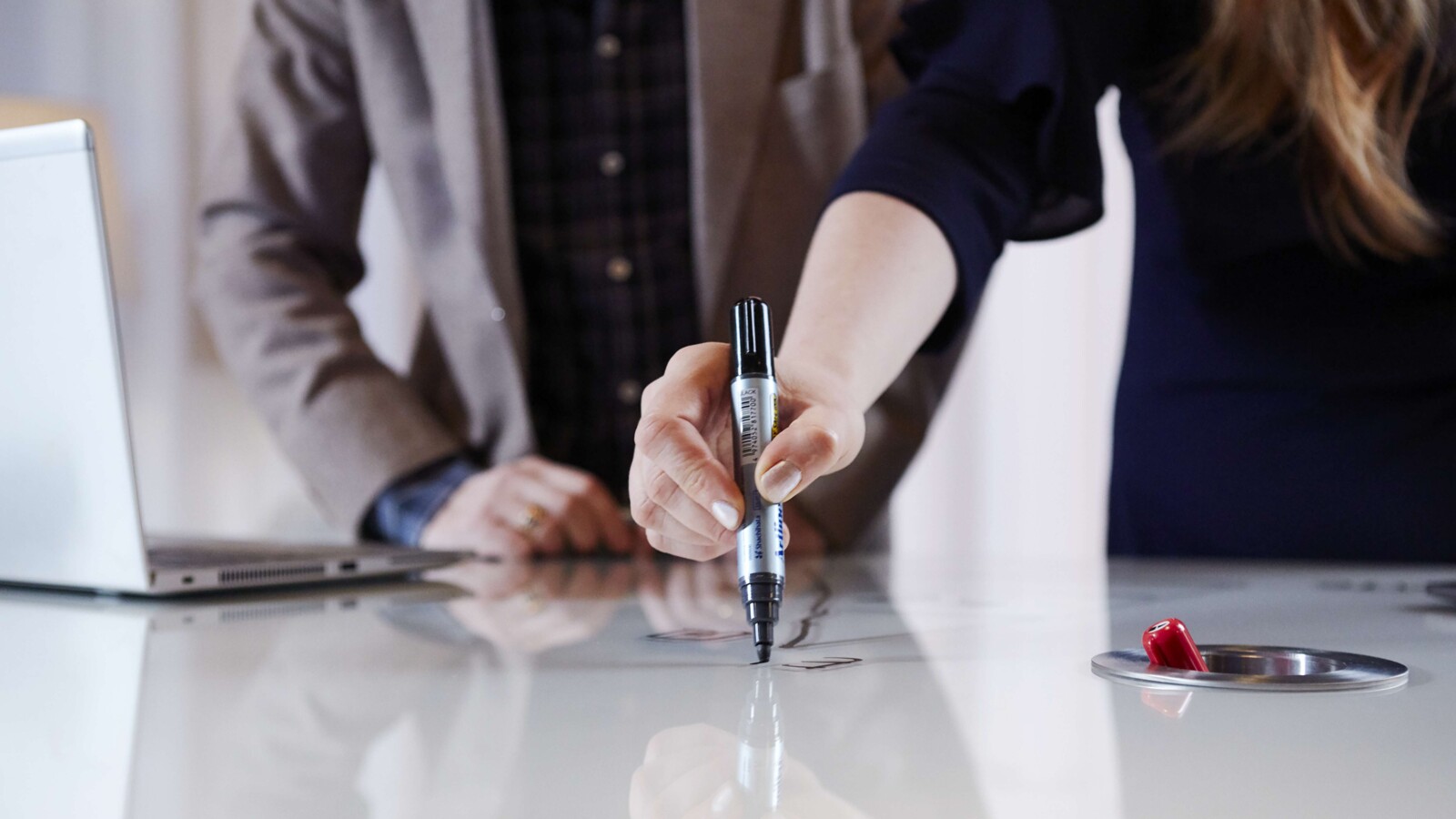 Cognitive Reasoning for 5G Network Lifecycle Management