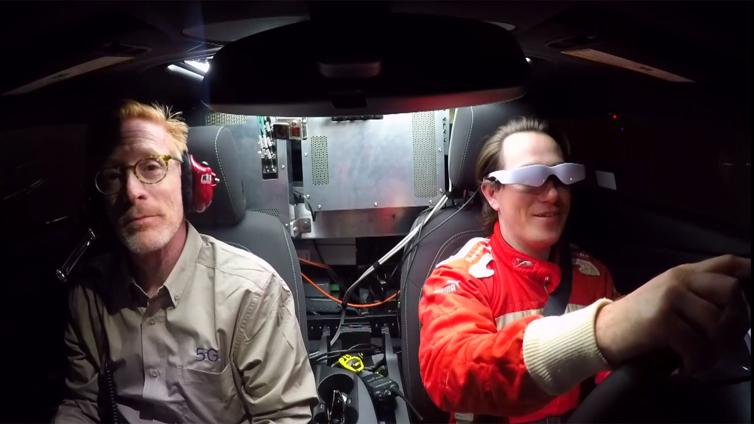 Driving with virtual reality glasses