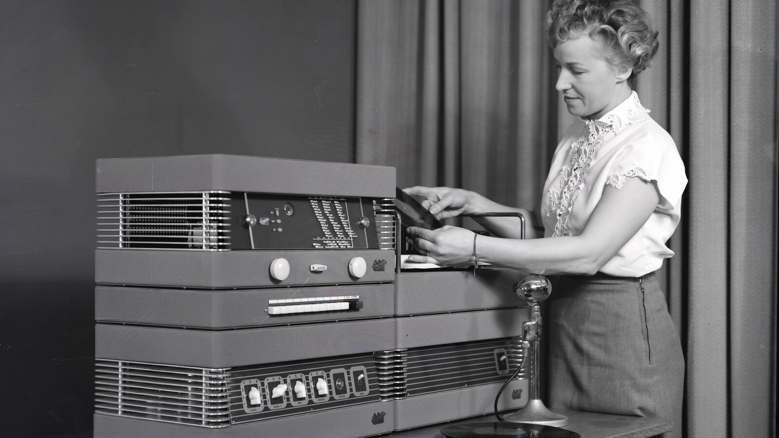 LM Ericsson's Signal AB, Combined radio, gramophone and amplifier, 1955.