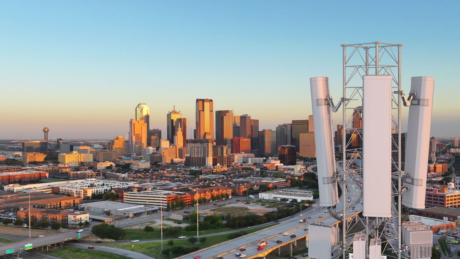 Tower 3 sector Antenna in Dallas.