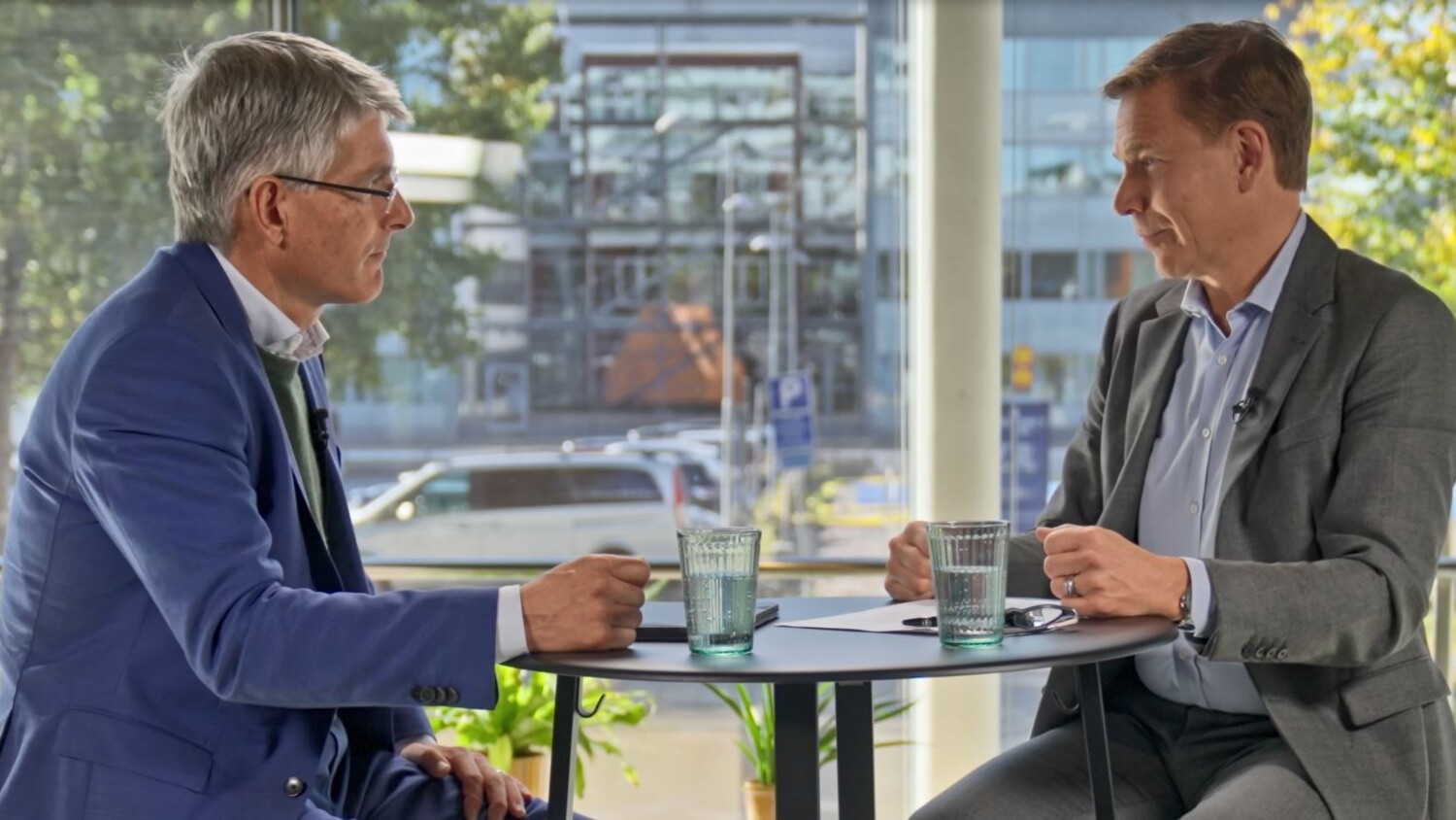 The road to emissions-free heavy road transport