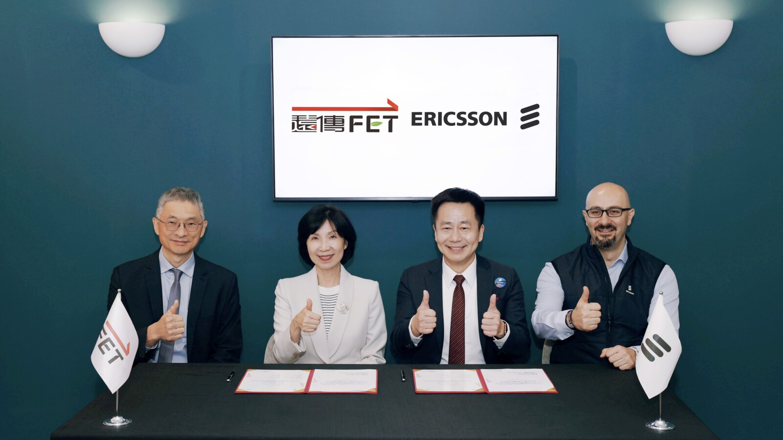 From left to right: Jason Kuo, Executive Vice President, Network Technologies & Operations of Far EasTone; Chee Ching, President of Far EasTone; David Chou, President of Ericsson Taiwan; Chafic Nassif, President of Ericsson Northeast Asia.