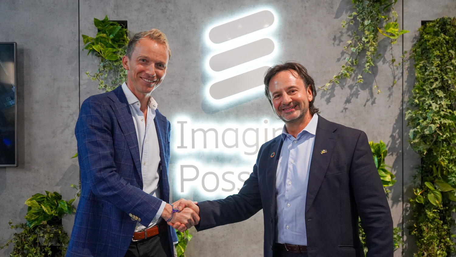 (Left to Right )Jason Ashton, nbn Executive General Manager of Fixed Wireless and Satellite & Emilio Romeo, Head of Ericsson Australia and New Zealand,