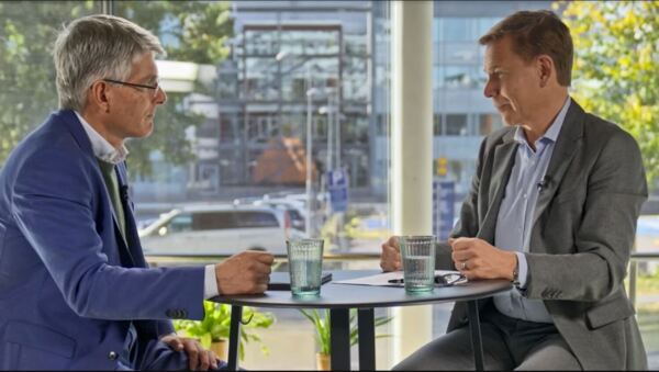 Erik Ekudden and Scania President and CEO, Christian Levin.