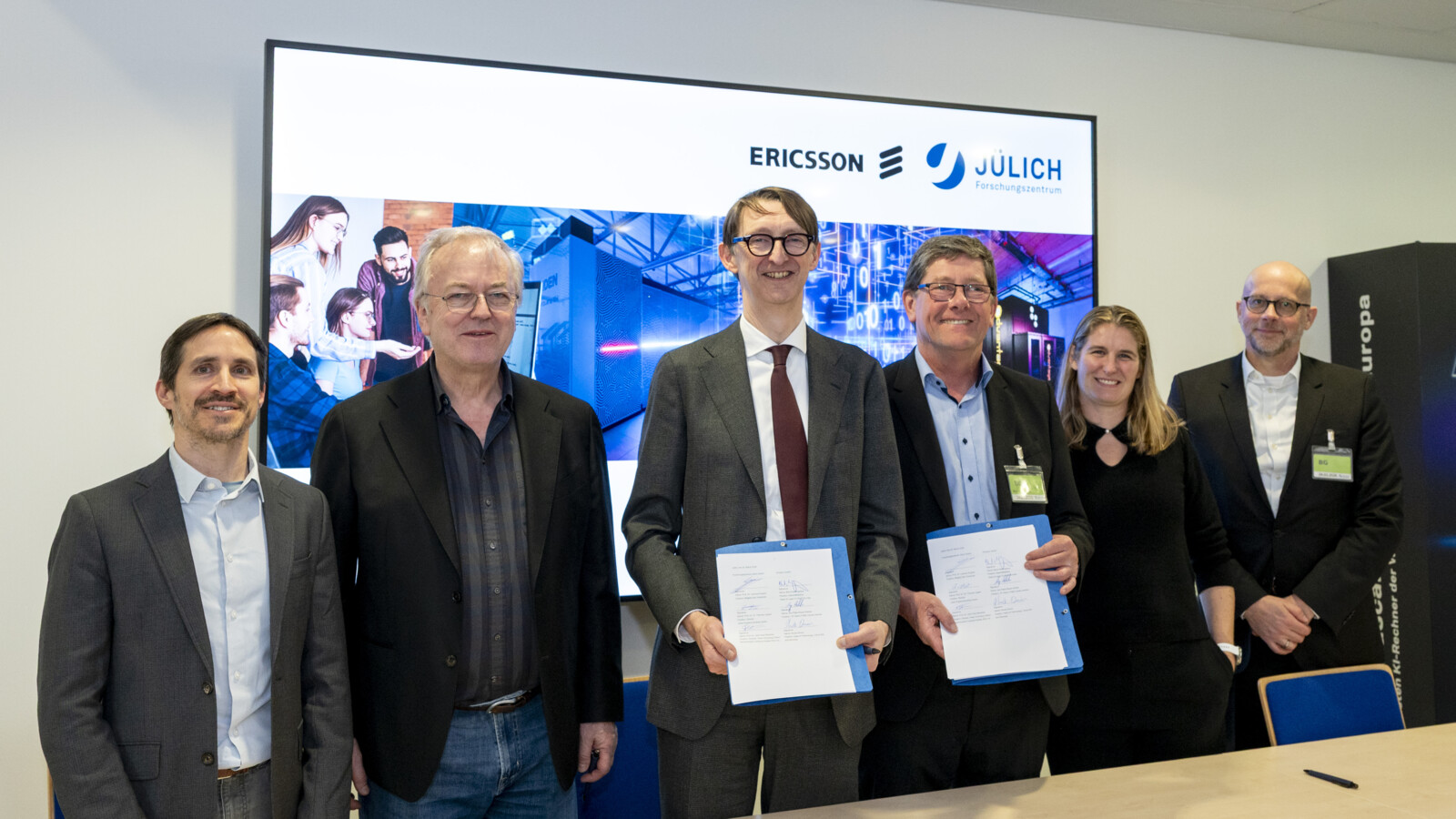 Ericsson and Forschungszentrum Jülich colleagues after signing agreement