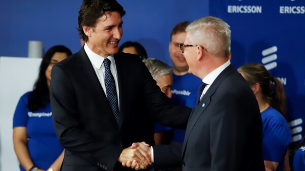 Canadian Prime Minister Justin Trudeau and Ericsson President and CEO, Börje Ekholm, share a greeting at the investment announcement.