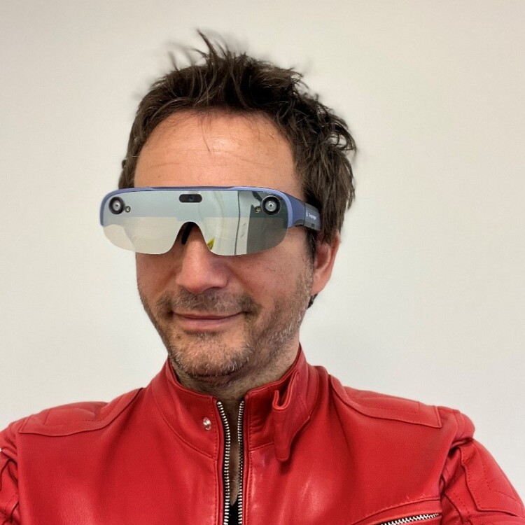 Mischa models Qualcomm’s new AR reference design.