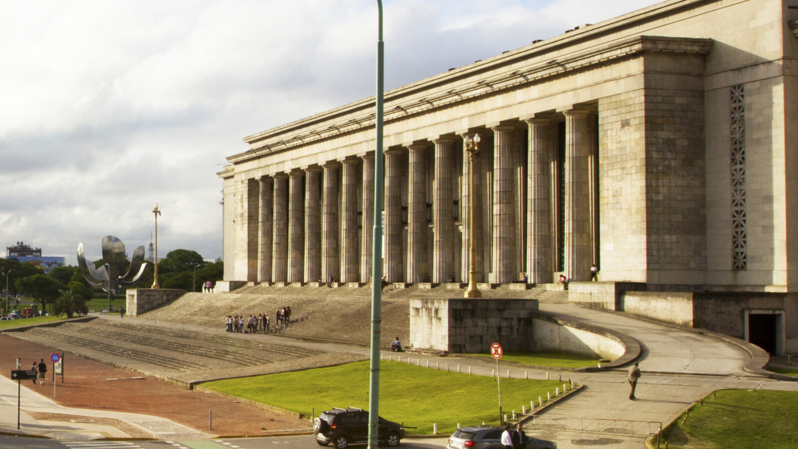 Standard Essential Patents myths - Image of a courthouse 