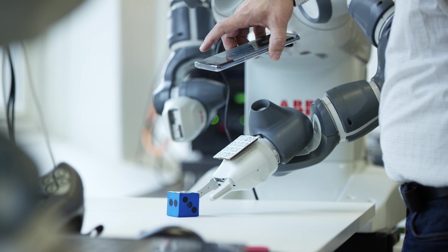 ABB robot in Ericsson factory