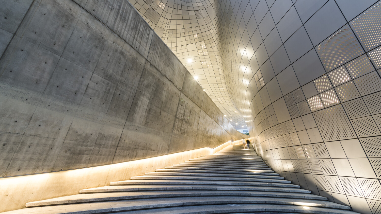 Contemplating coverage with 5G carrier aggregation.