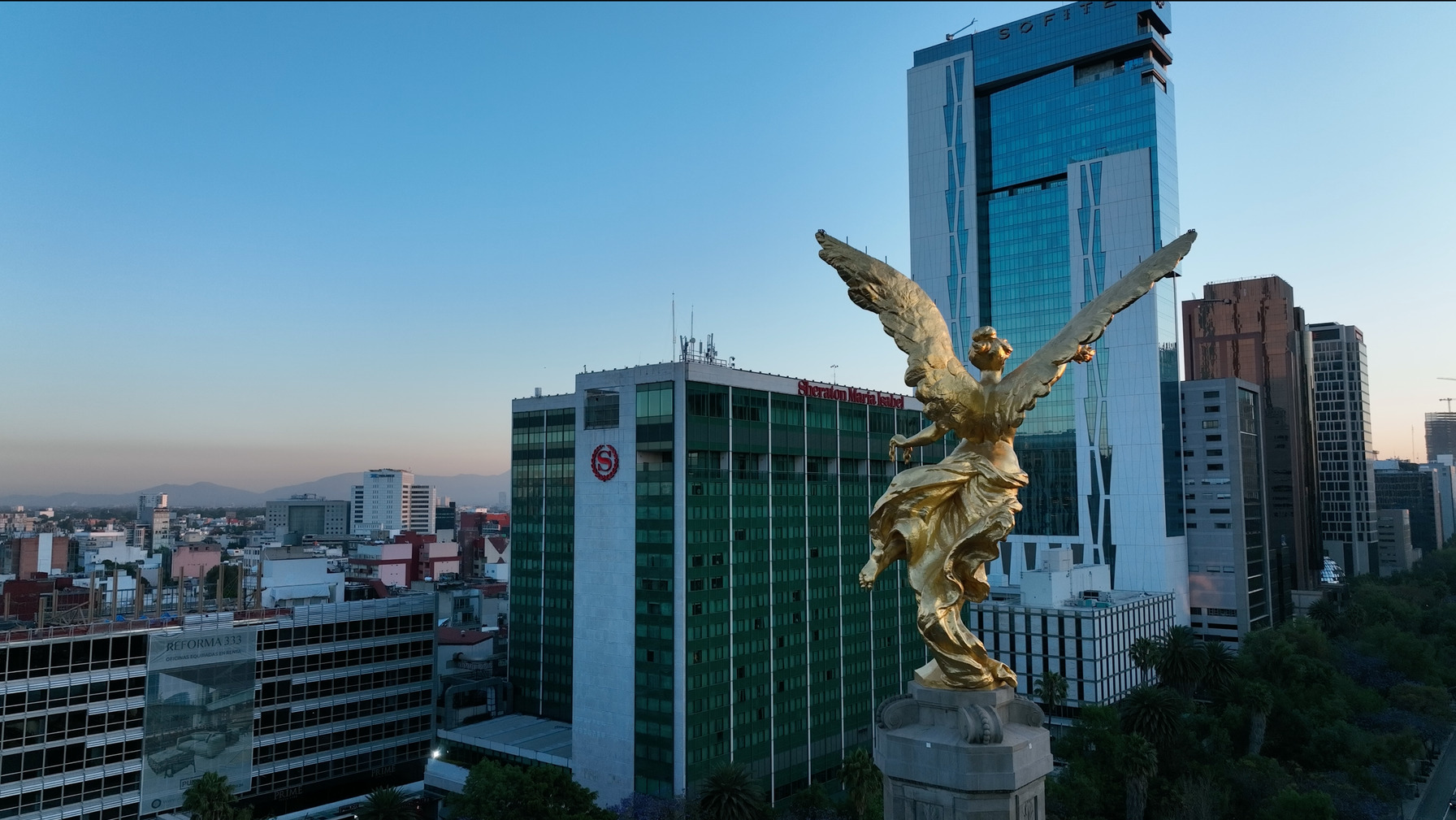 A view of the Angel of Independence in Mexico City