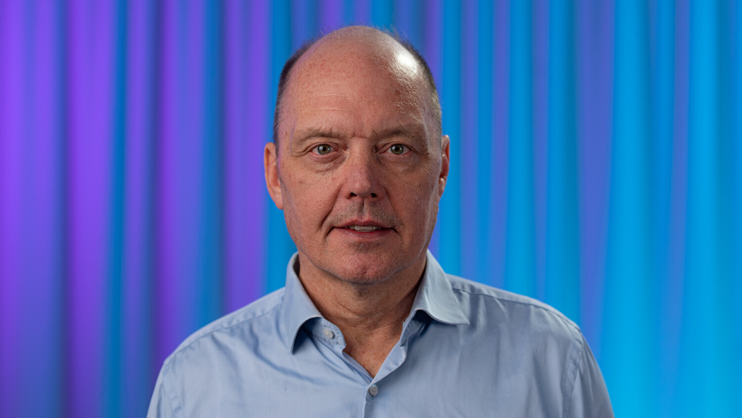 Anders Lundström is sharing learnings and challenges, different important 5G capabilities.