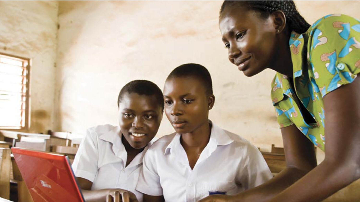 Connect-to-Learn-program-participants-using-a-laptop-computer