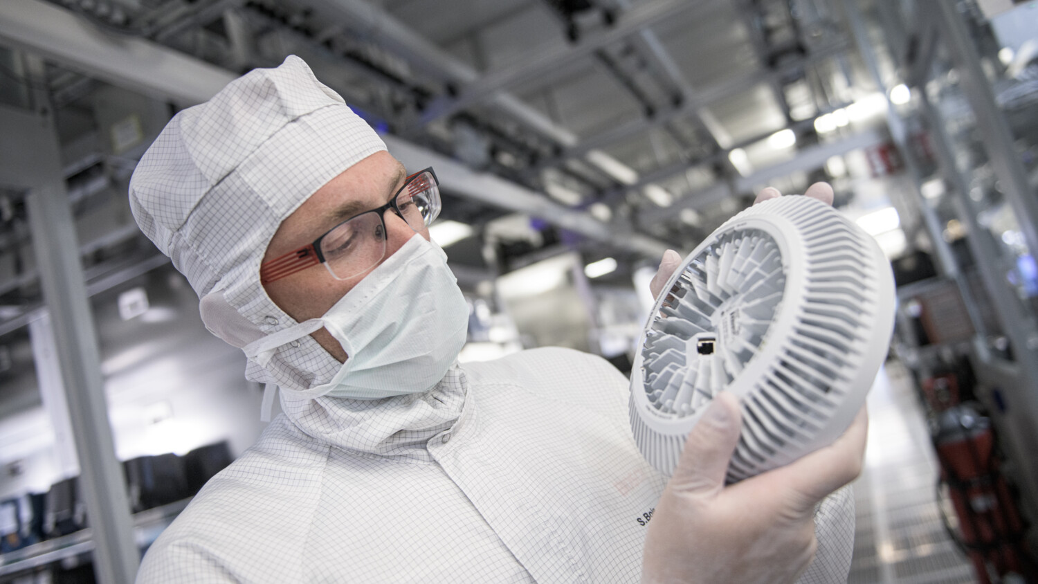 Ericsson radio dot in Bosch cleanroom