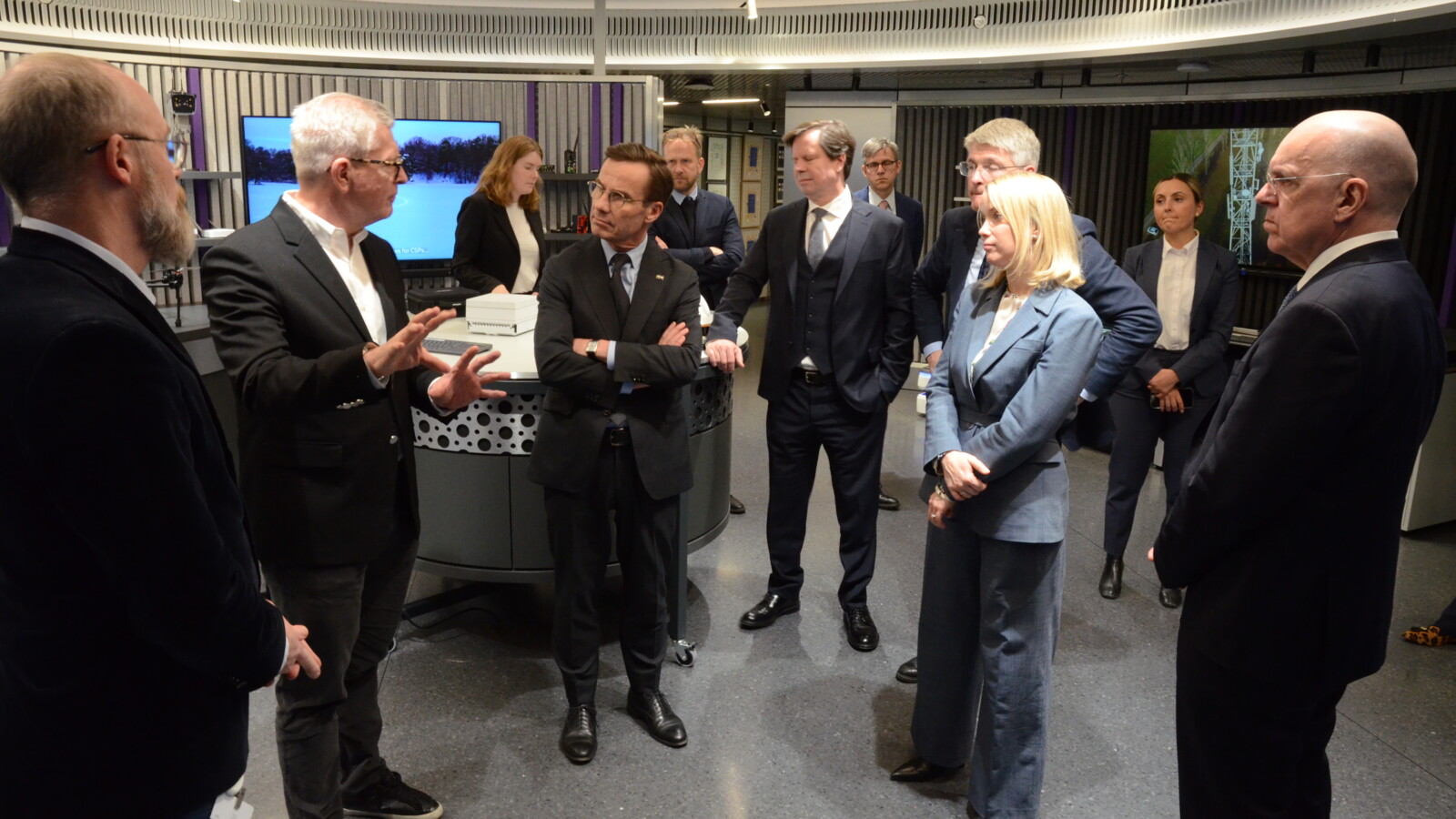 Prime Minister Ulf Kristersson visiting Ericsson's headquarters