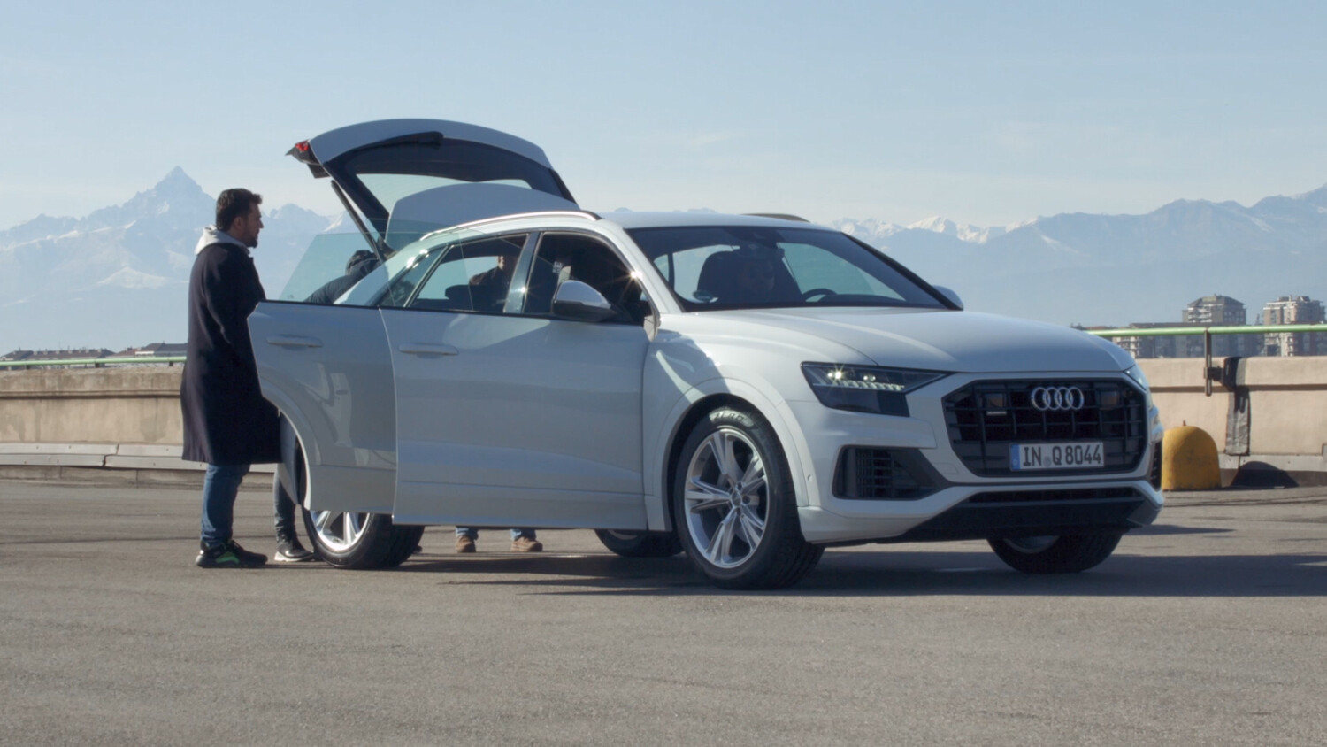 Augmented road sign information automatically explained to the driver