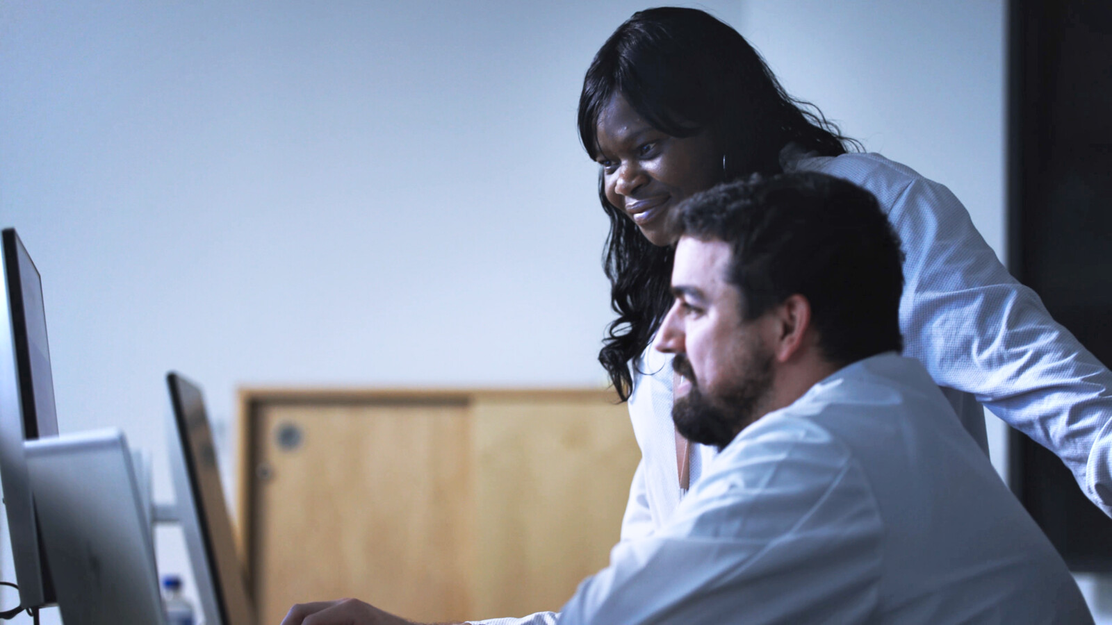 Two colleagues in a 5G factory.
