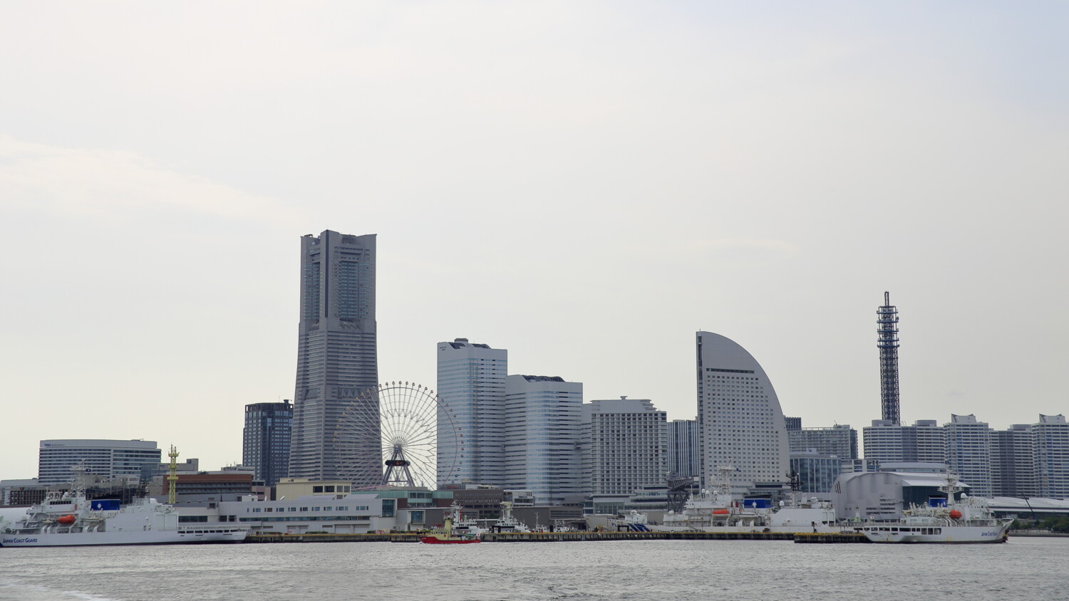  日本の横浜市にある移動通信タワー