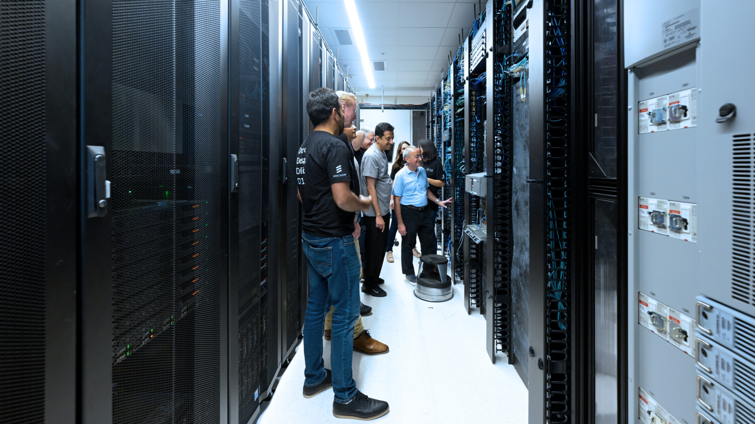 Collaboration between Ericsson and Intel employees in Cloud RAN.