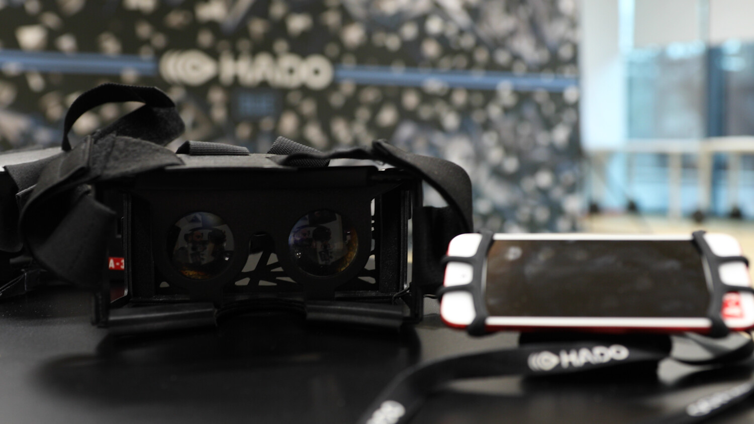 VR glasses and a device.