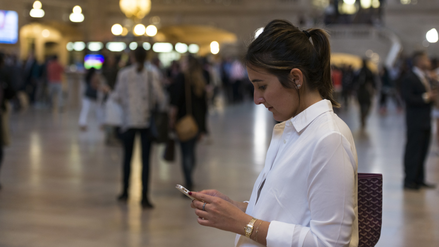 Small cell solutions for indoor shopping malls