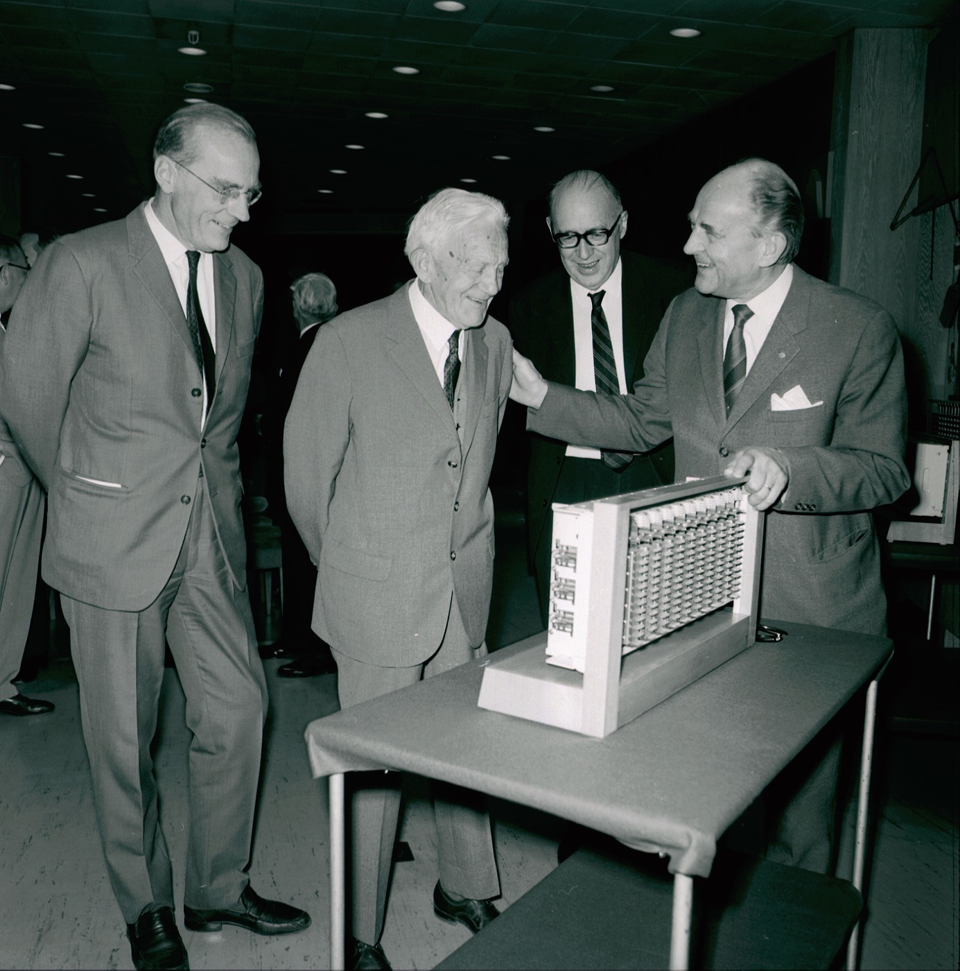 Switch, crossbar switch, the millionth, 1971