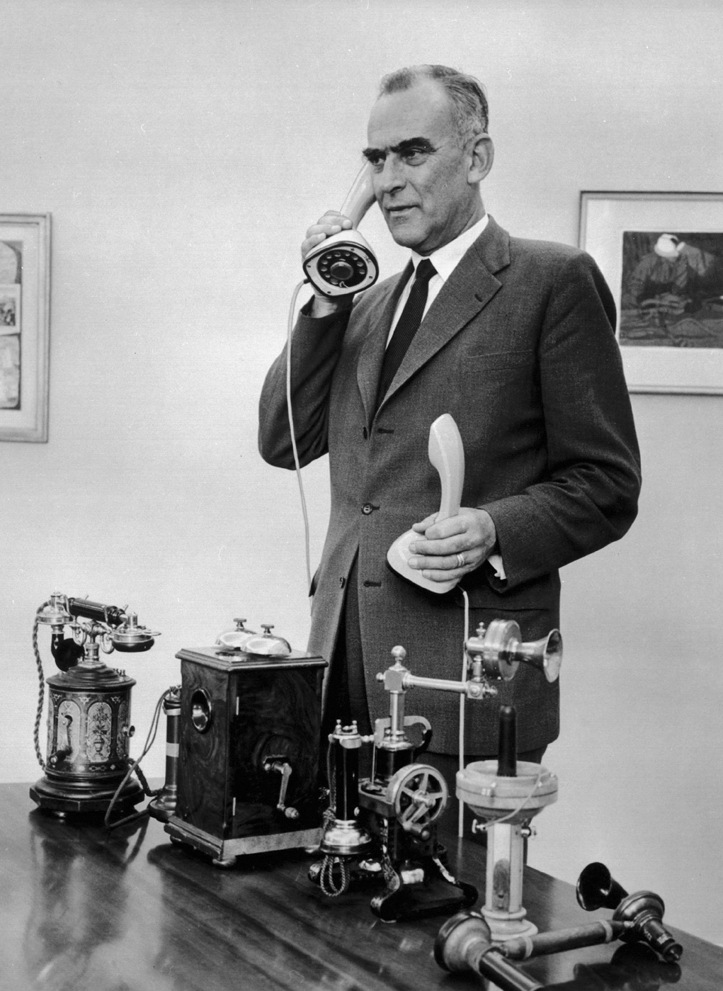 HÅKAN STERKY WITH AN ERICOFON AND OLDER MODELS