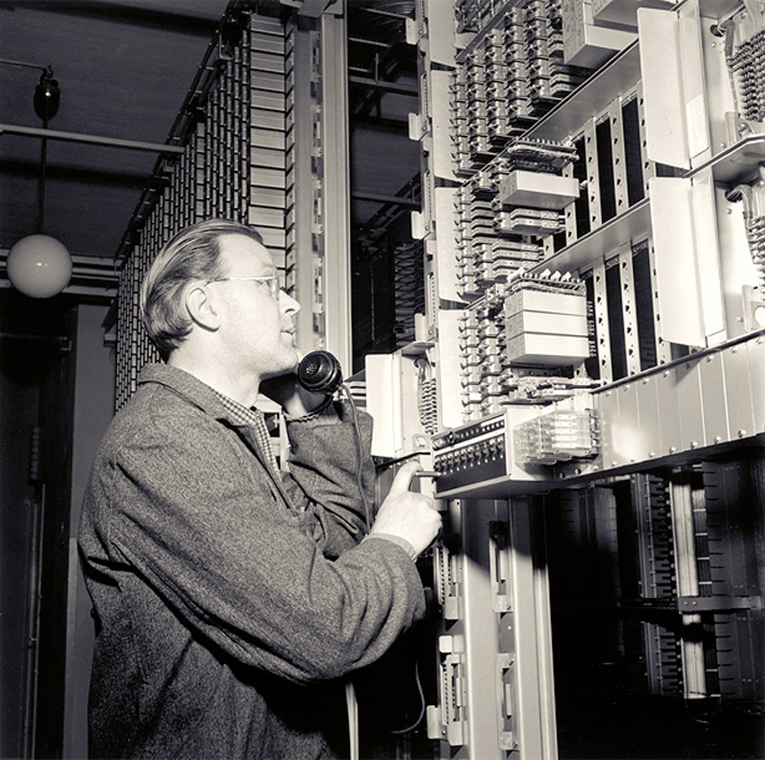 Håkan Sterky, Telegrafverket’s director-general, testing different types of old telephones