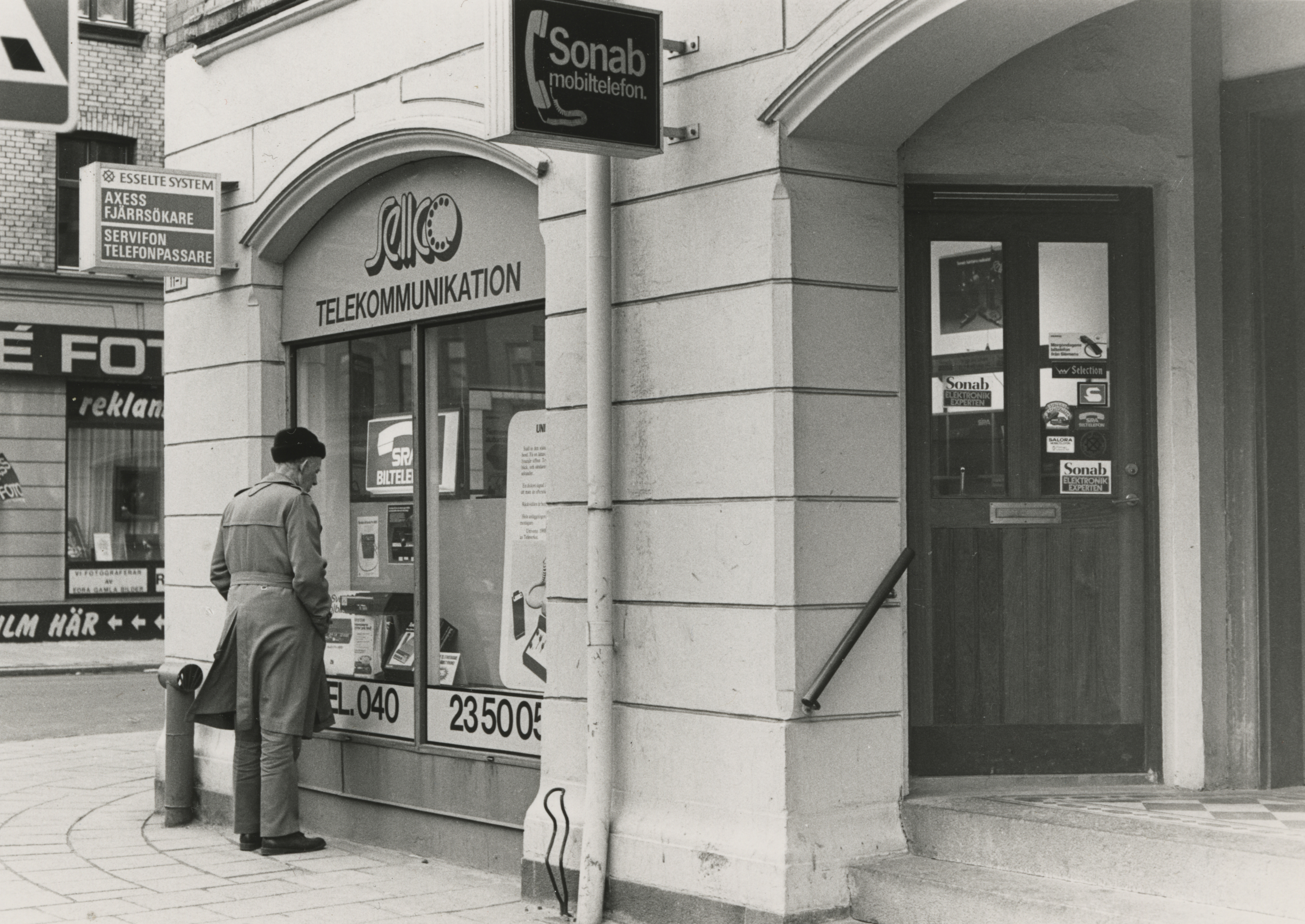 SHOP, DISTRIBUTOR FOR SONABS AND SRAS MOBILE PHONES