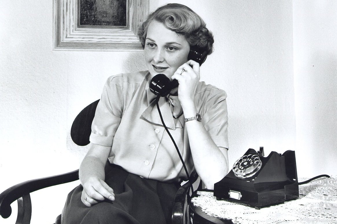 TELEPHONE, BAKELITE TABLE MODEL