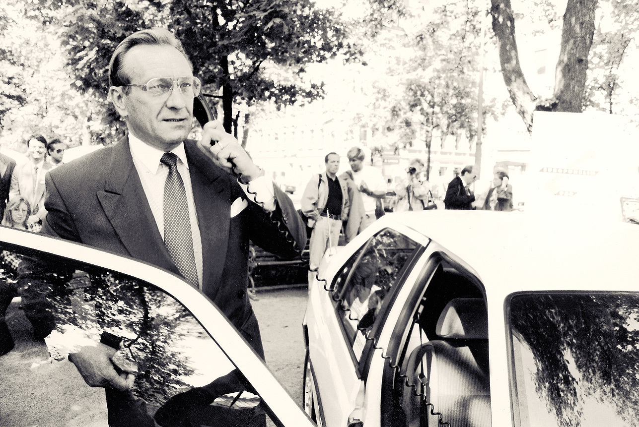 THE FIRST OFFICIAL GSM PHONE CALL