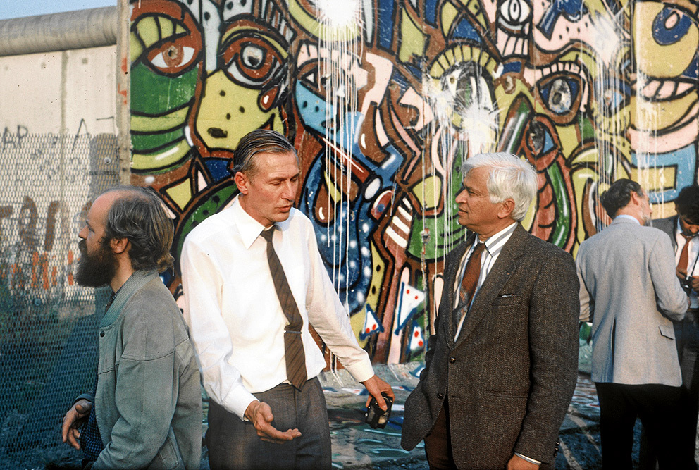 A VISIT TO THE BERLIN WALL