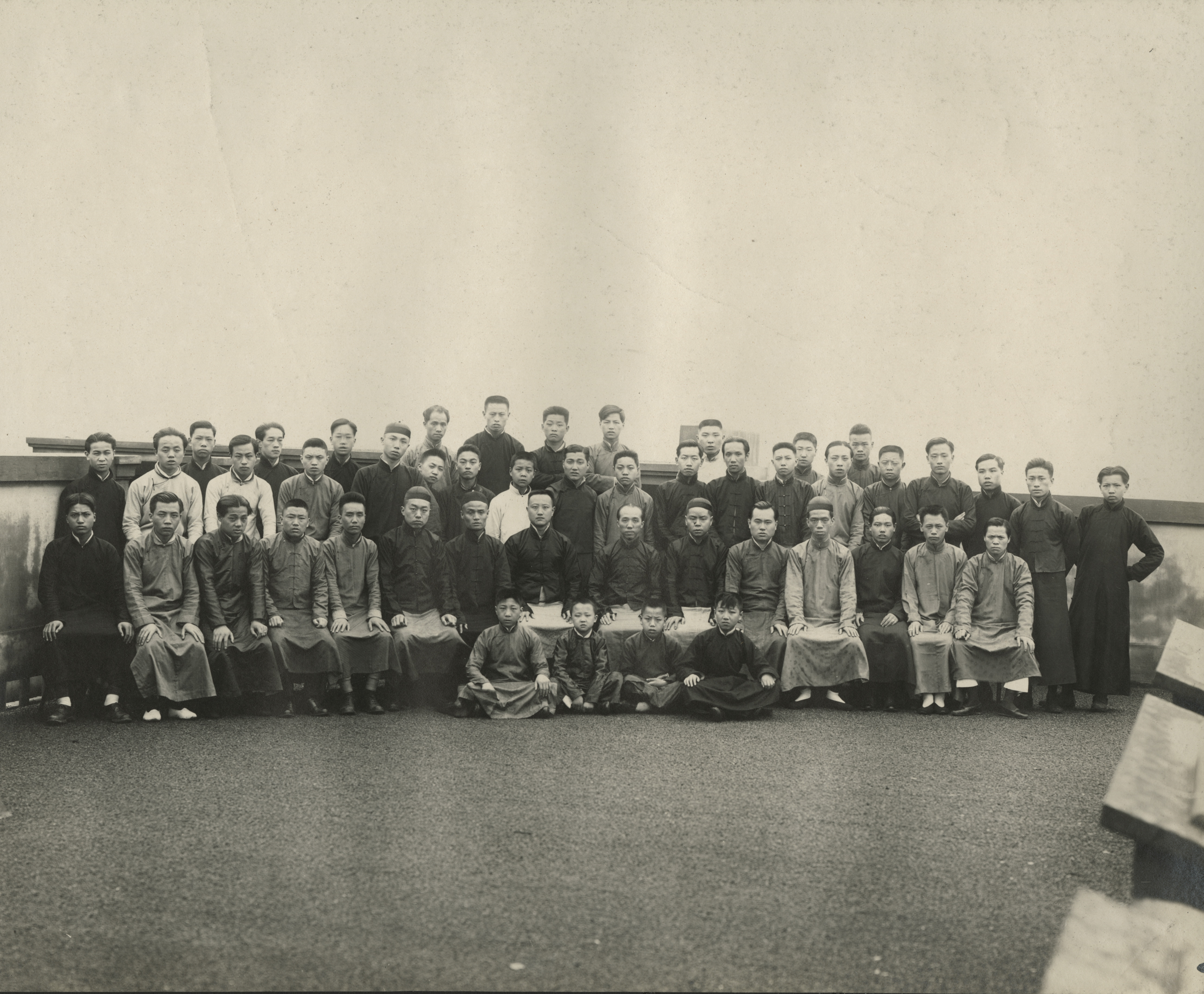 CHINESE WORKERS, GROUP PHOTO