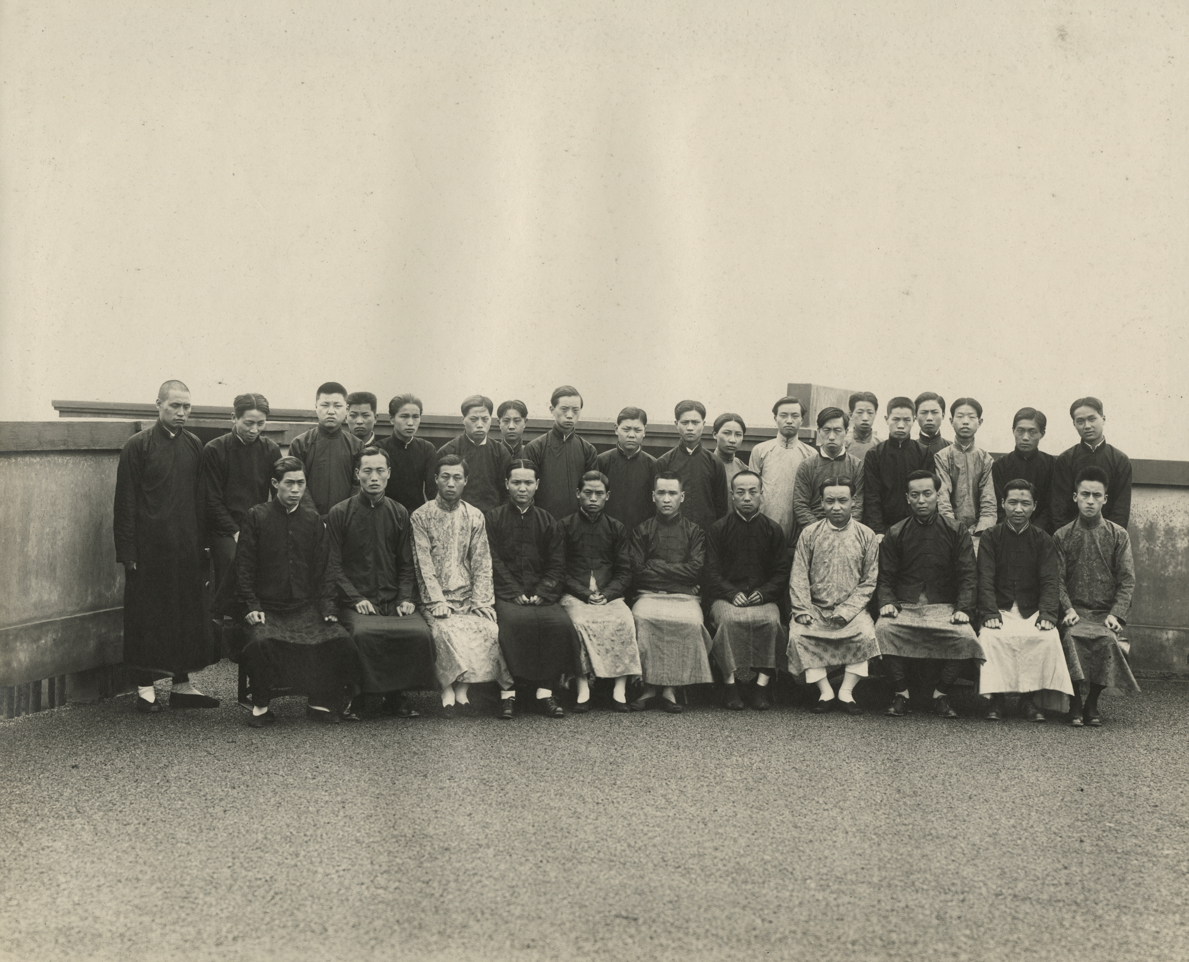 CHINESE WORKERS, GROUP PHOTO