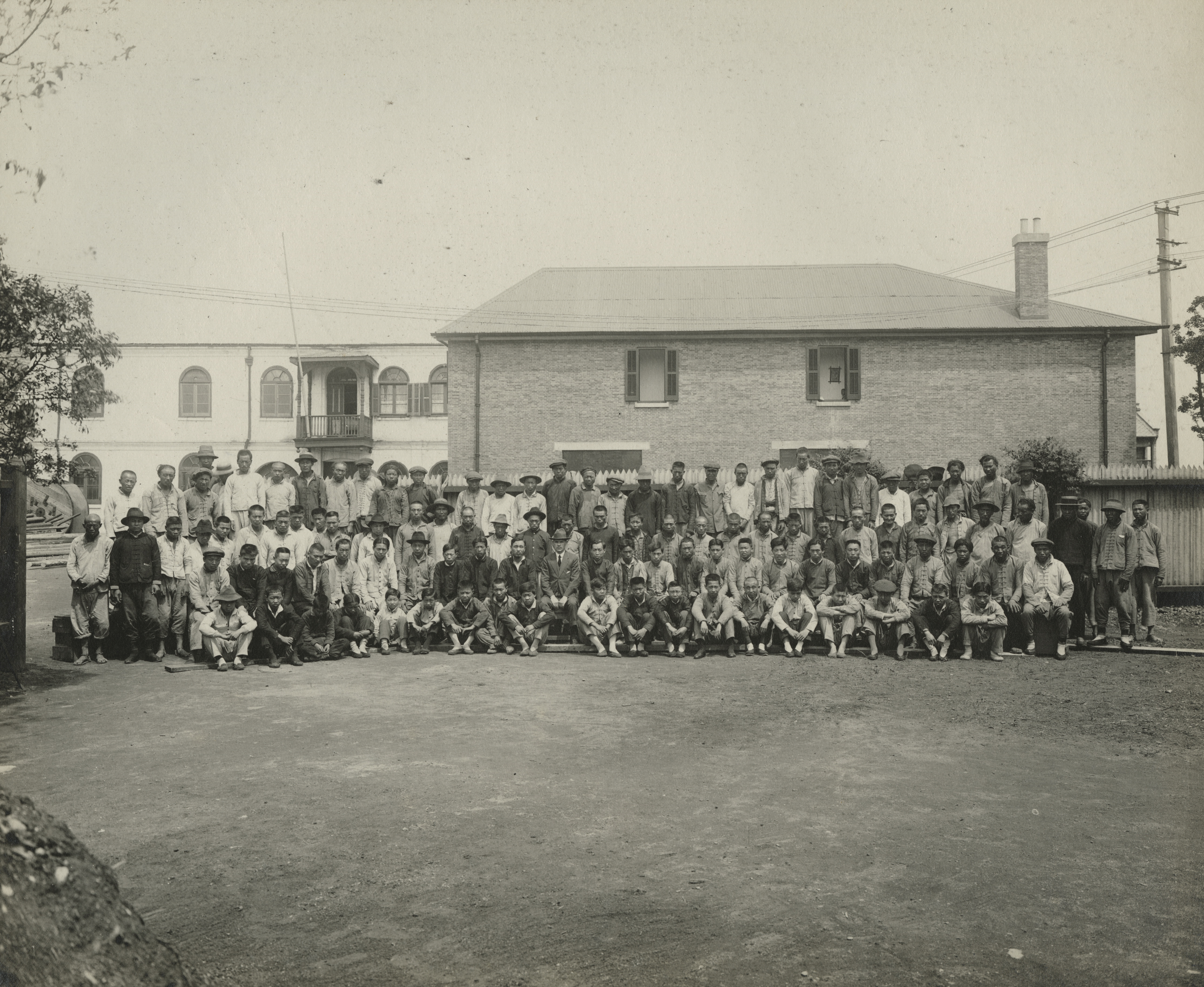 CHINESE WORKERS, GROUP PICTURE