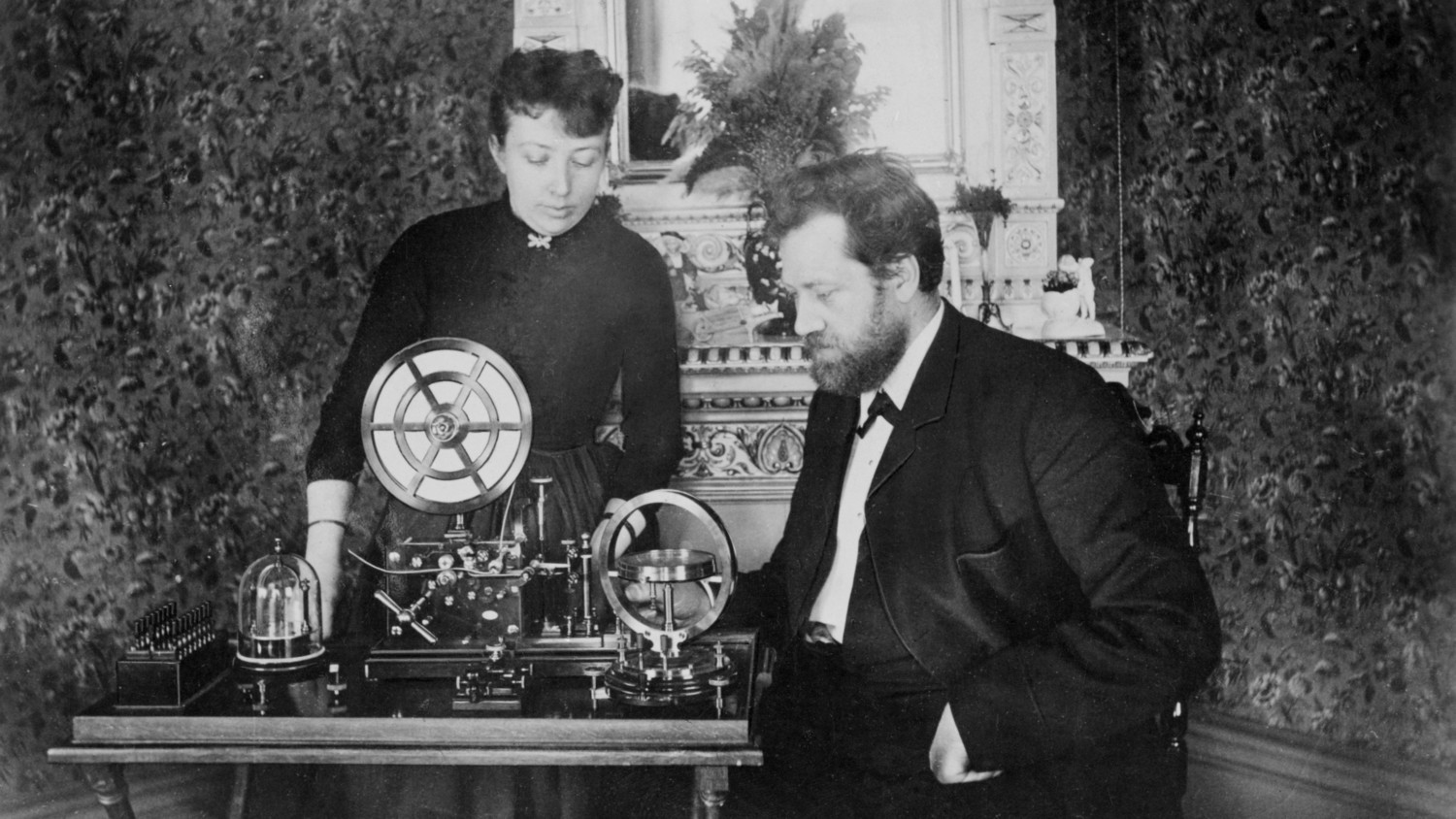 Lars Magnus and Hilda in their home with a telegraph.