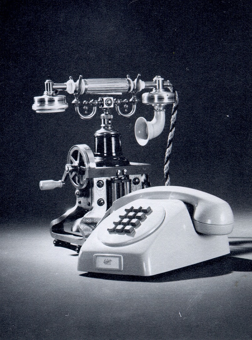 Telephone, 1892 table model, with Dialog