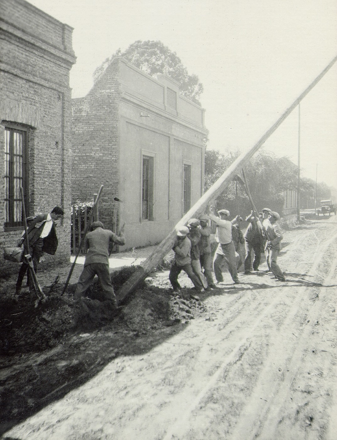ARGENTINA, 1920S, TELEPHONE POLE