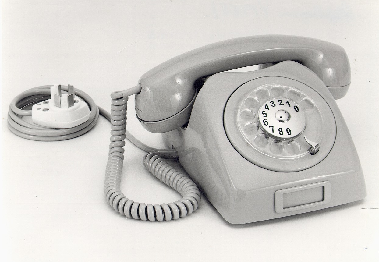 TELEPHONE, DIALOG