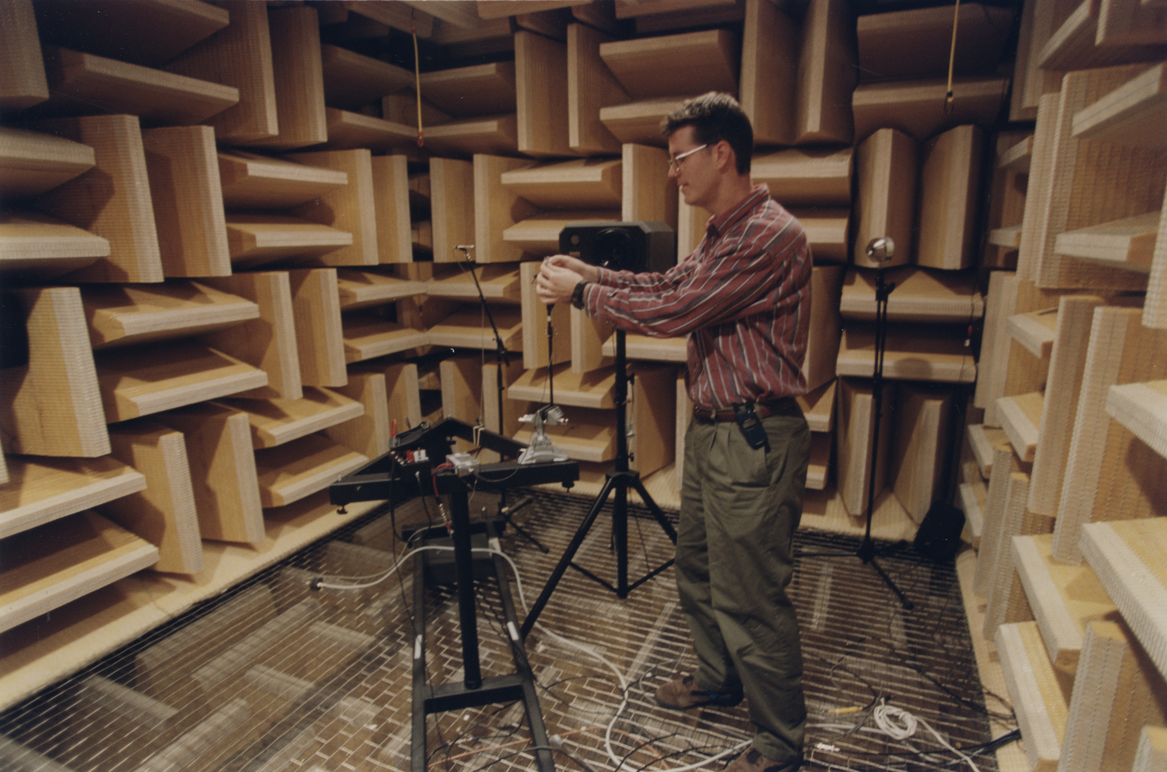 TEST LABORATORY, TESTING OF SOUNDS FROM MOBILE PHONES