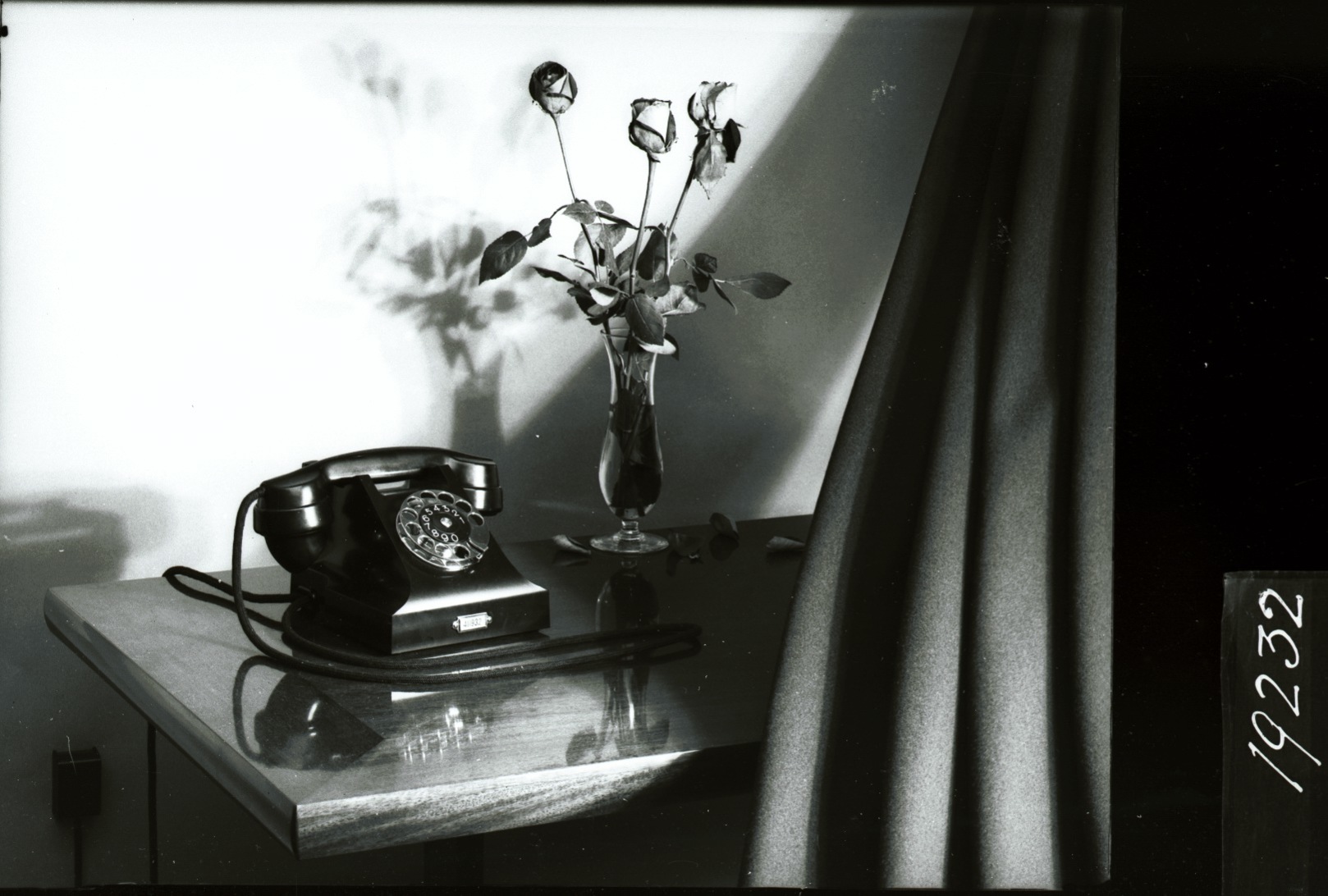 Bakelite telephone, 1931 table model.