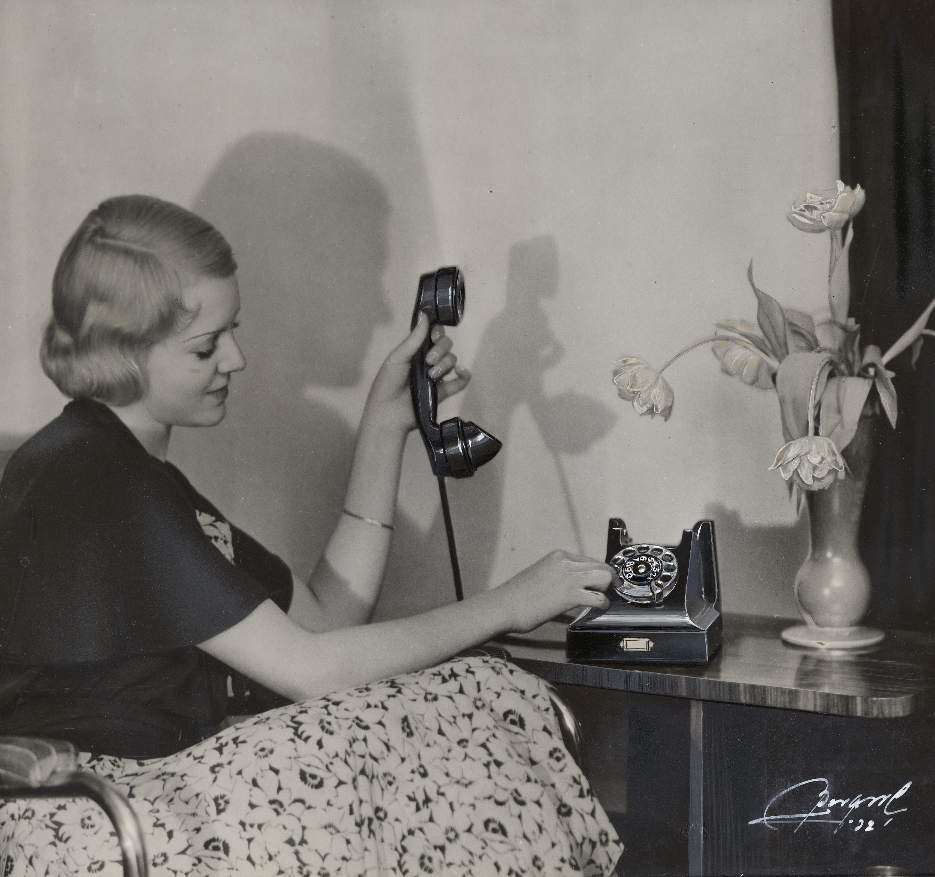 Advert for the bakelite telephone, 1932.