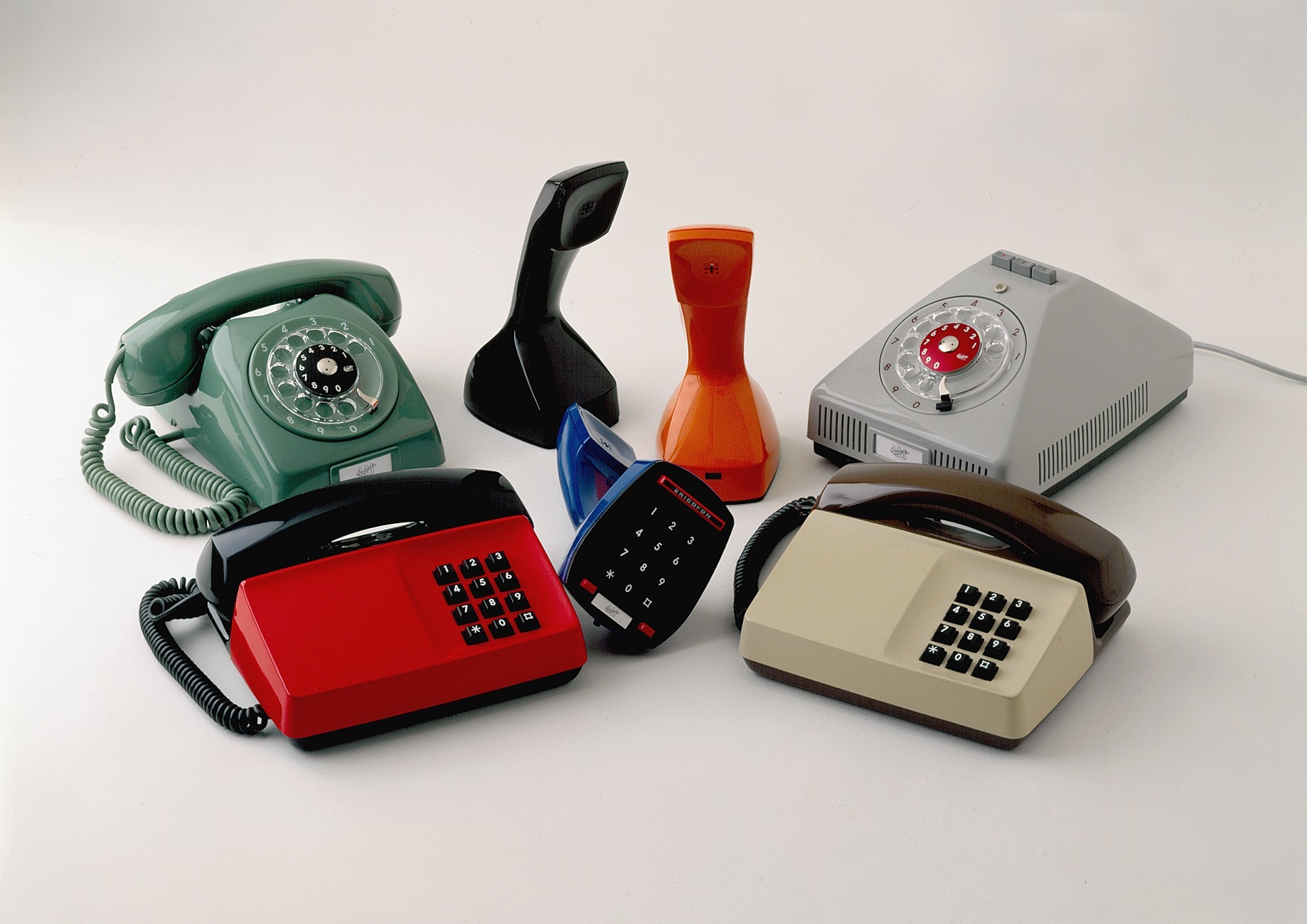 TELEPHONES, ERICOFON, DIALOG, DIAVOX ETC